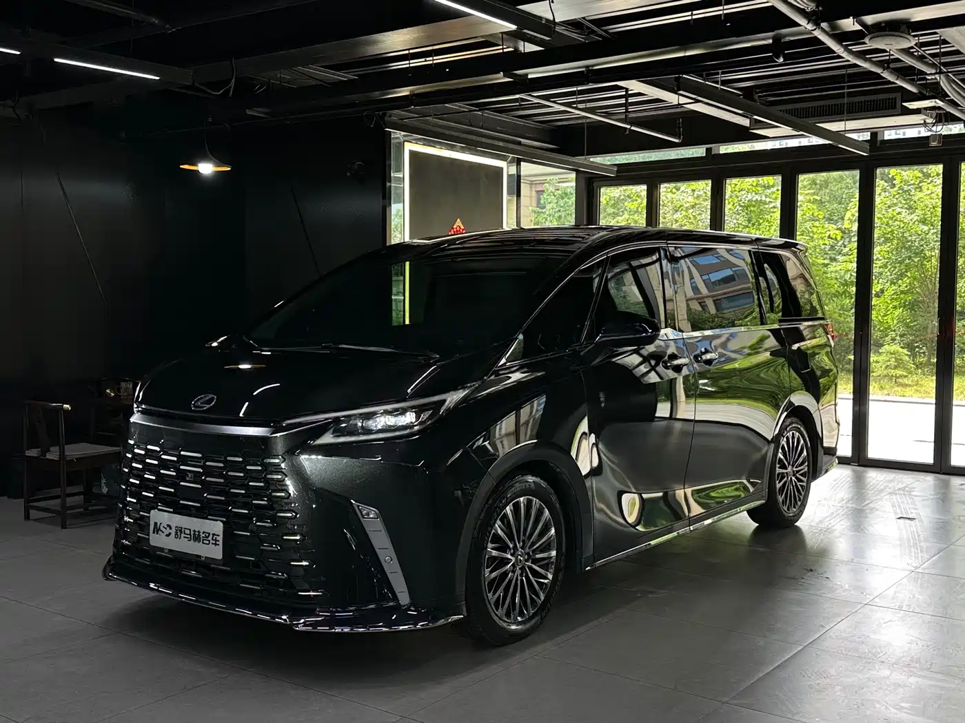 Lexus LM 2025 Model 500h Four-Seater Imperial Edition