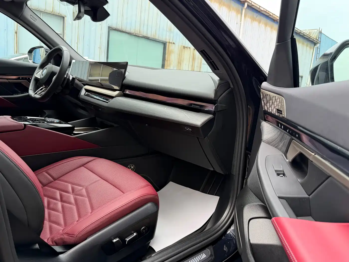 BMW 5 Series 2025 530Li Premium M Sport Package фото 14