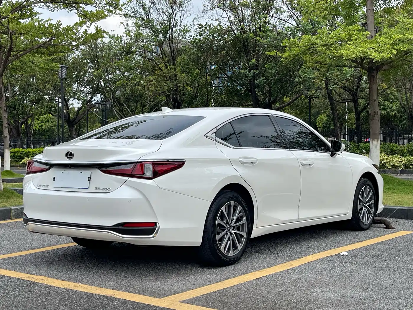 Lexus ES 2023 200 Excellence Edition фото 4