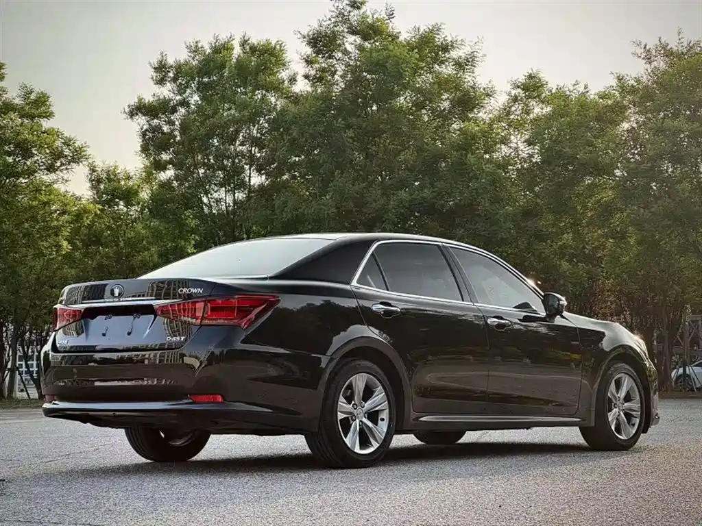 Toyota Crown 2015 2.0T Fashion фото 19