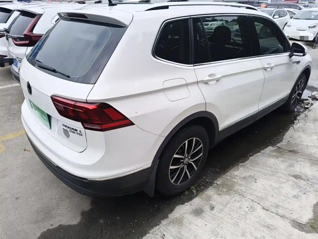 Volkswagen Tiguan L 2018 Facelift 330TSI Automatic 2WD Luxury Edition фото 5