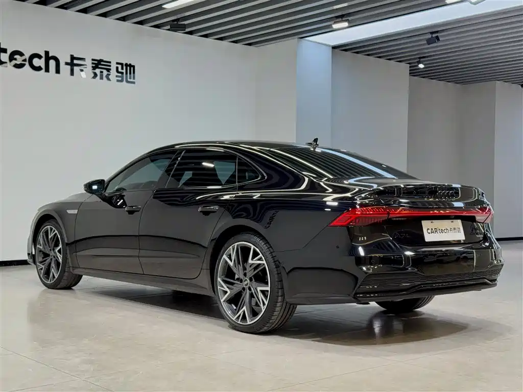 Audi A7L 2023 45 TFSI quattro S-line Black Warrior Edition фото 6
