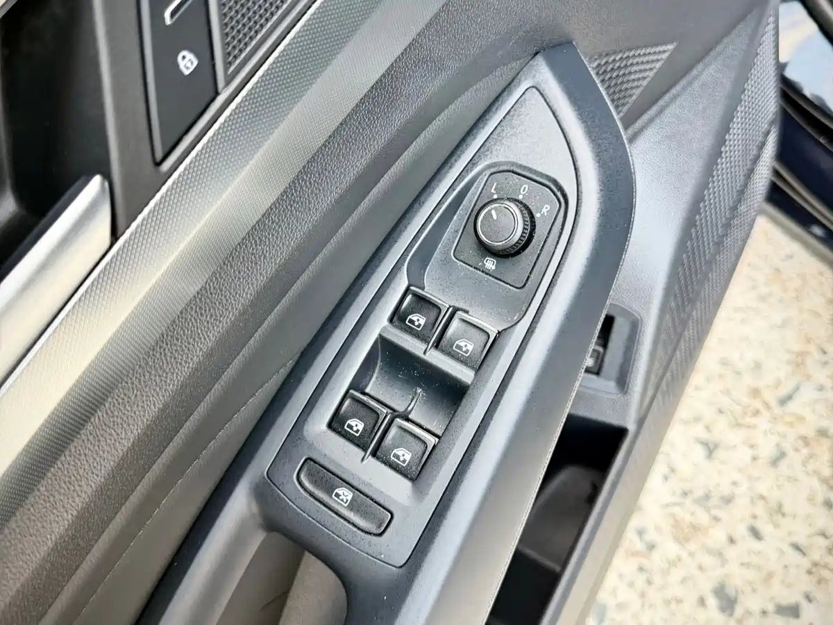 Volkswagen Passat 2022 280TSI Business Edition фото 17