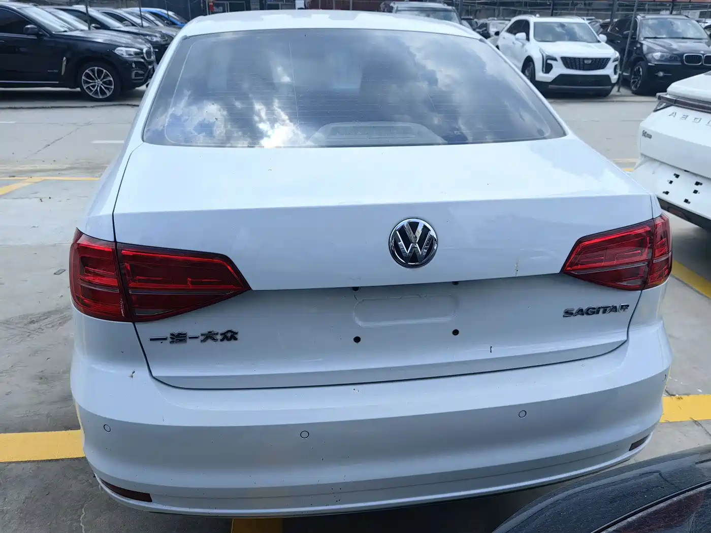 Volkswagen Sagitar 2015 1.6L Automatic Comfort фото 5