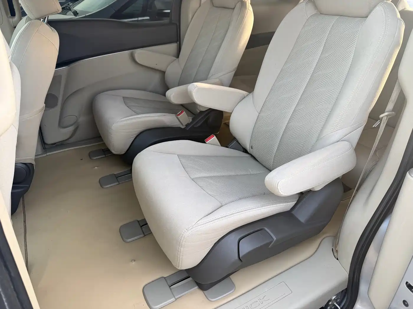 Buick GL8 2013 2.4L CT Luxury Business Comfort Edition фото 8