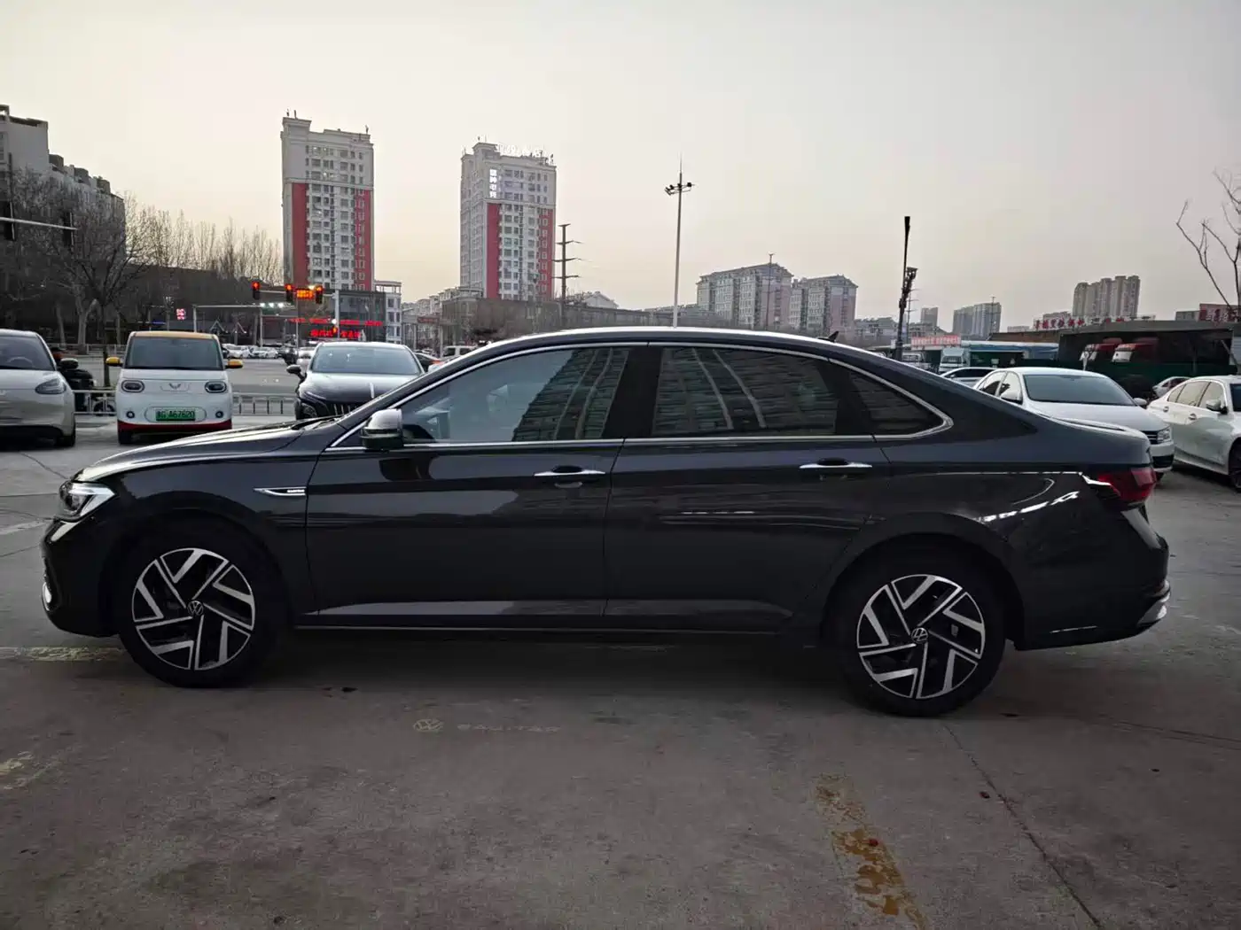 Volkswagen Sagitar 2023 300TSI DSG Surpassing Edition фото 16