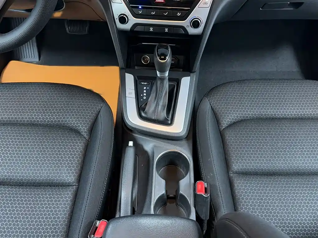 Hyundai Elantra 2016 Model 1.6L Automatic Smart Elite фото 11