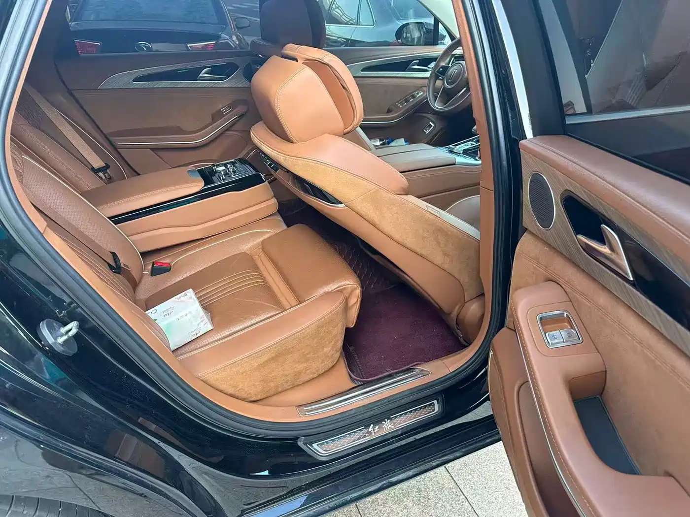 Фото 7 - Hongqi H9