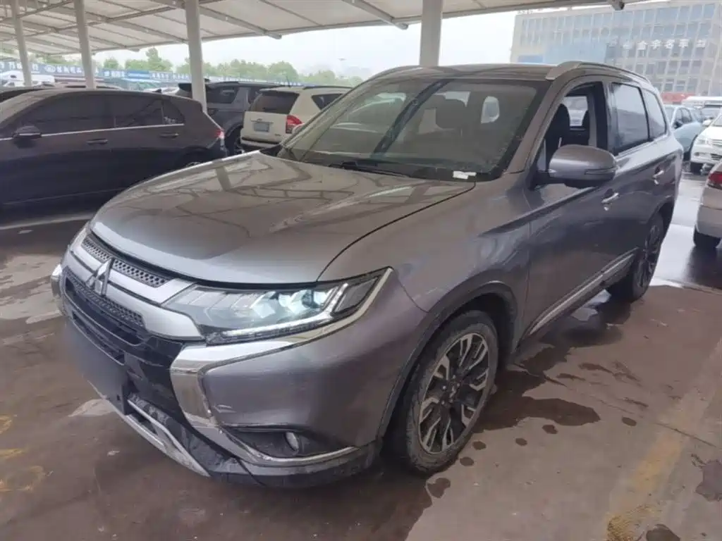MITSUBISHI OUTLANDER