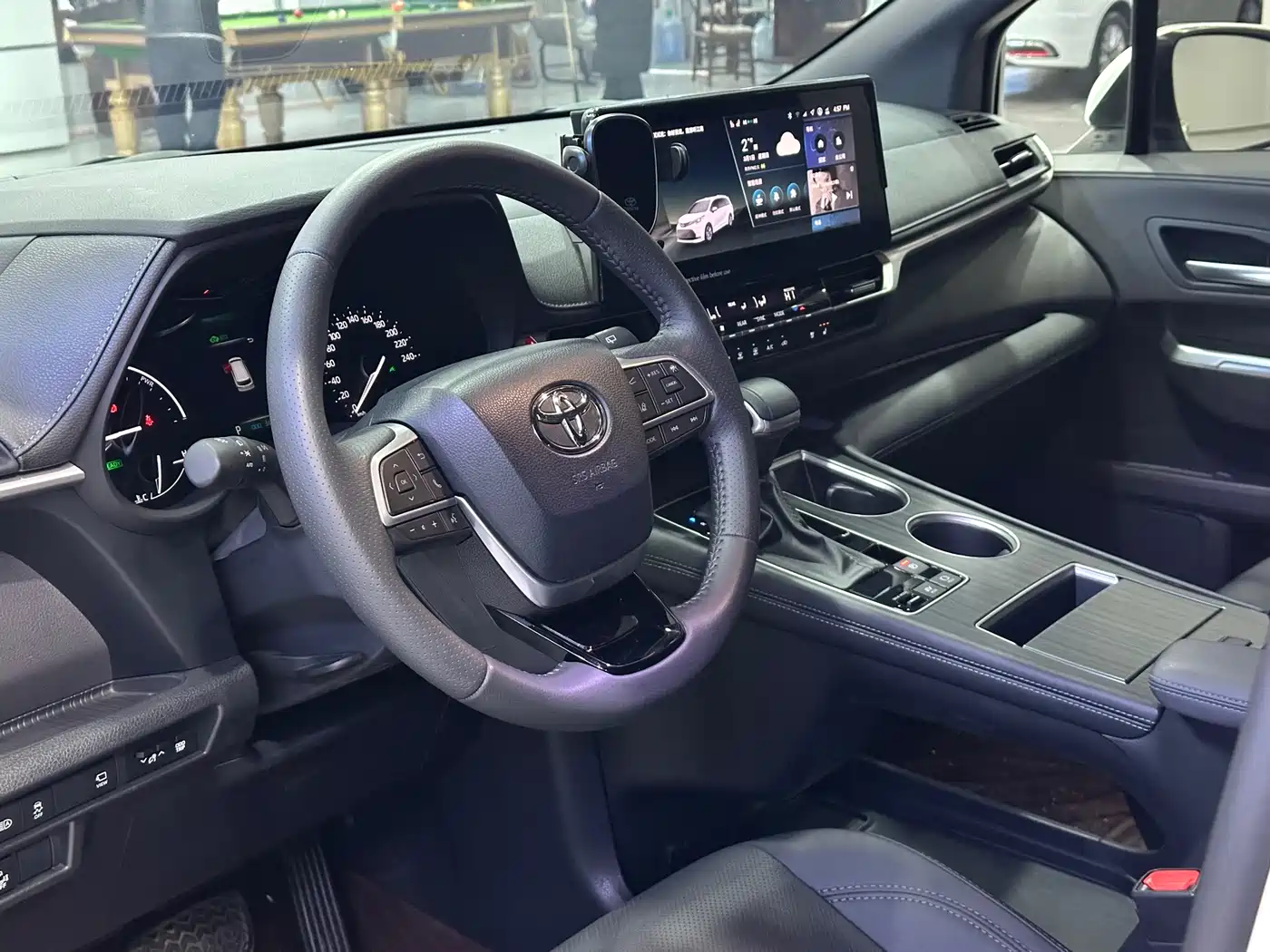 Toyota Sienna 2024 2.5L Hybrid 4WD Premium Edition фото 9