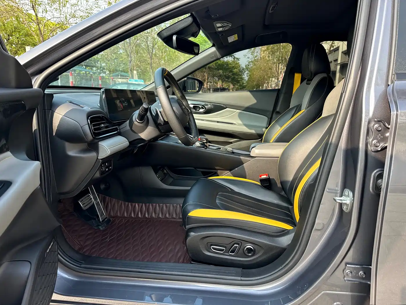 GAC Trumpchi Trumpchi Emkoo 2023 270T DCT J16 Edition фото 37