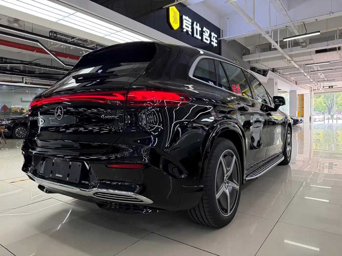 Mercedes-Benz EQS SUV 2025 Model 500 4MATIC фото 3