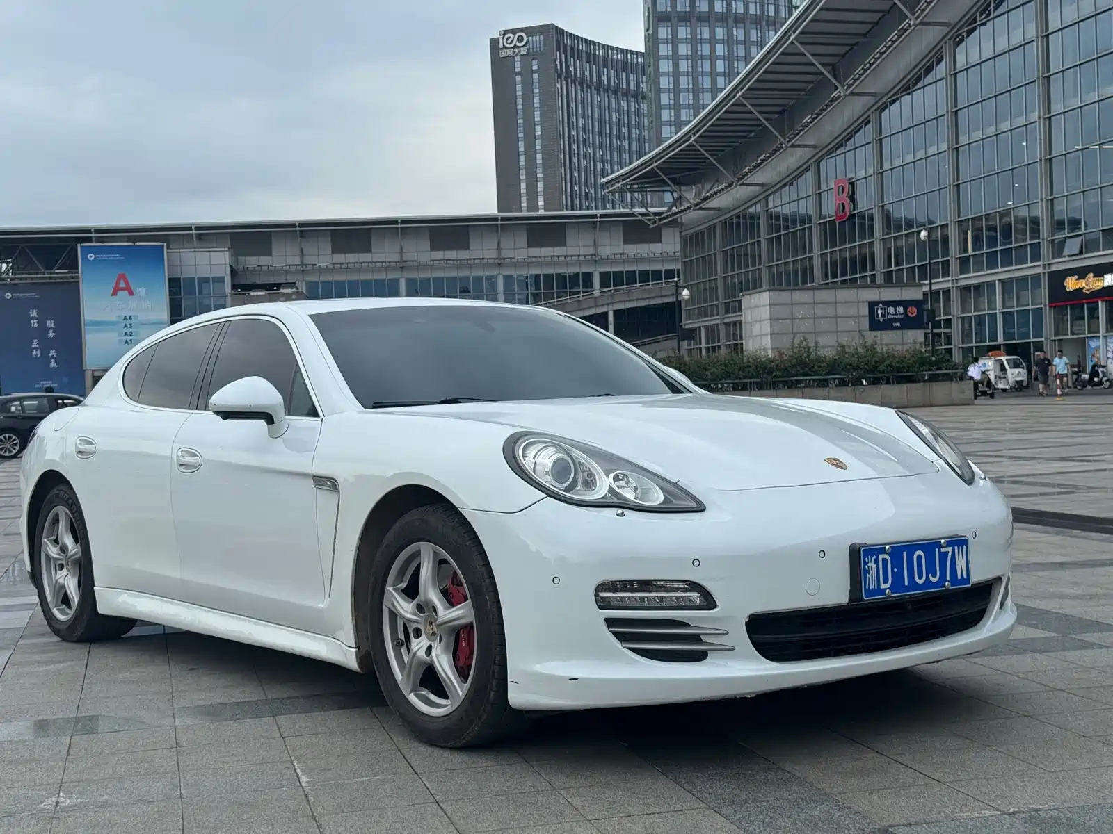 صورة 3 - Porsche Panamera