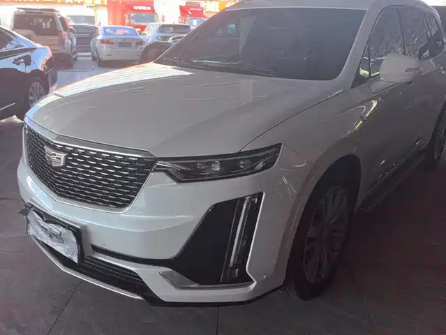 CADILLAC XT6
