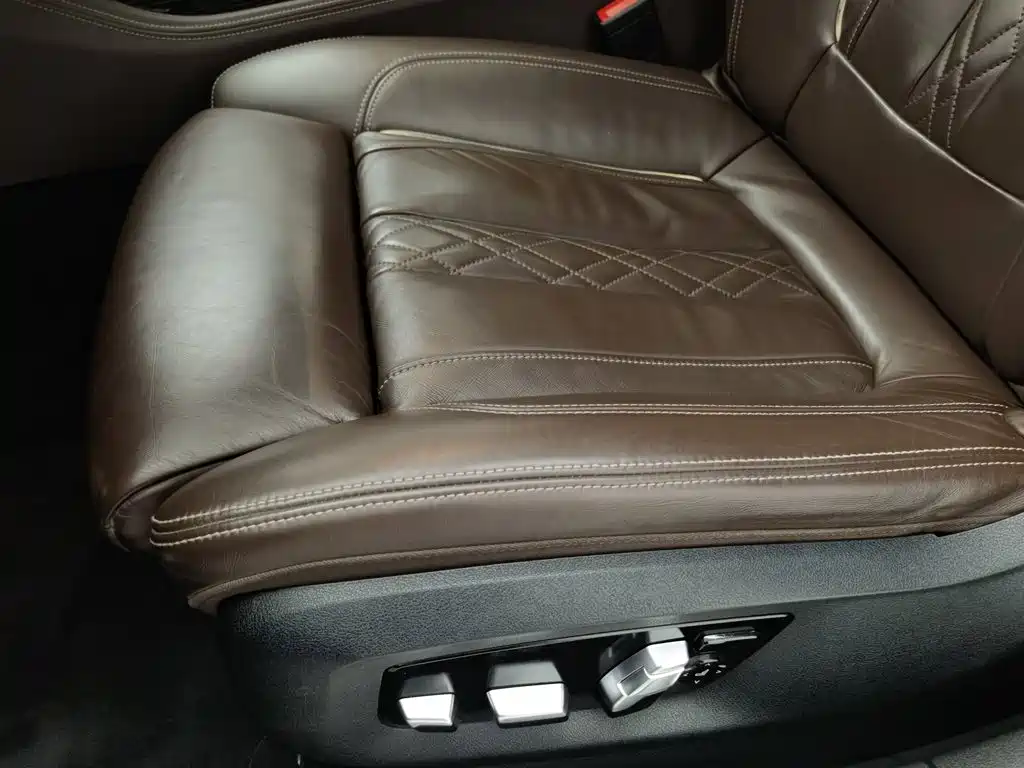 Photo 20 - BMW 7 Series