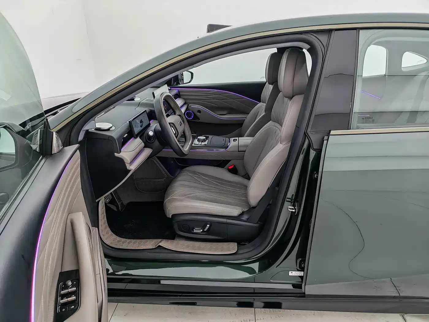Geely Galaxy Galaxy Xingyao 8 2025 2025 130km EM-i Premium Edition