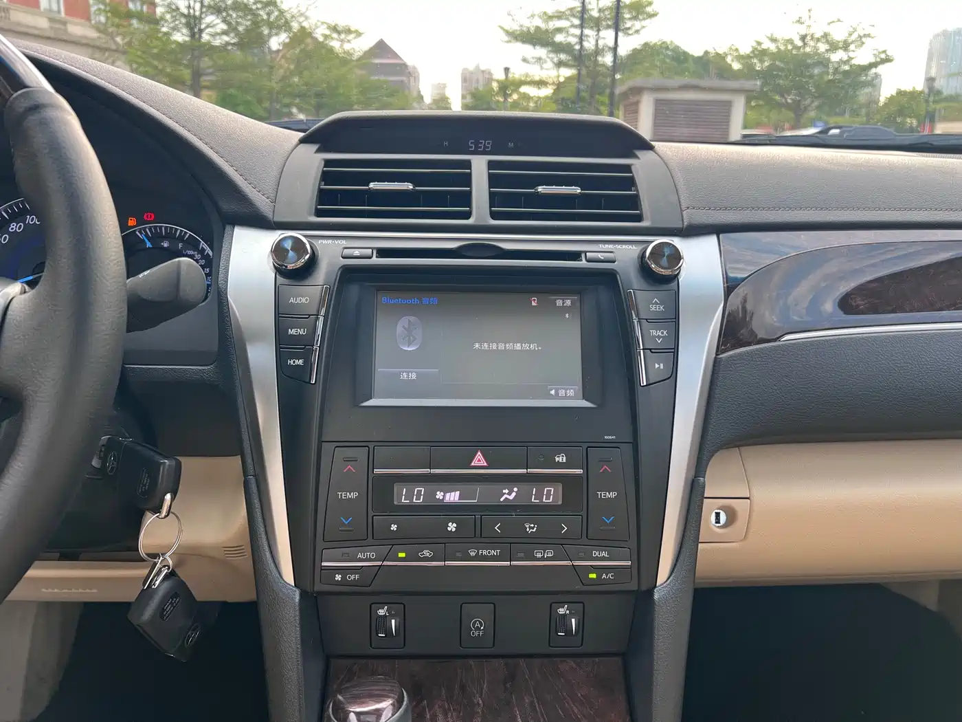 Toyota Camry 2016 2.0G 10th Anniversary Luxury Edition фото 18