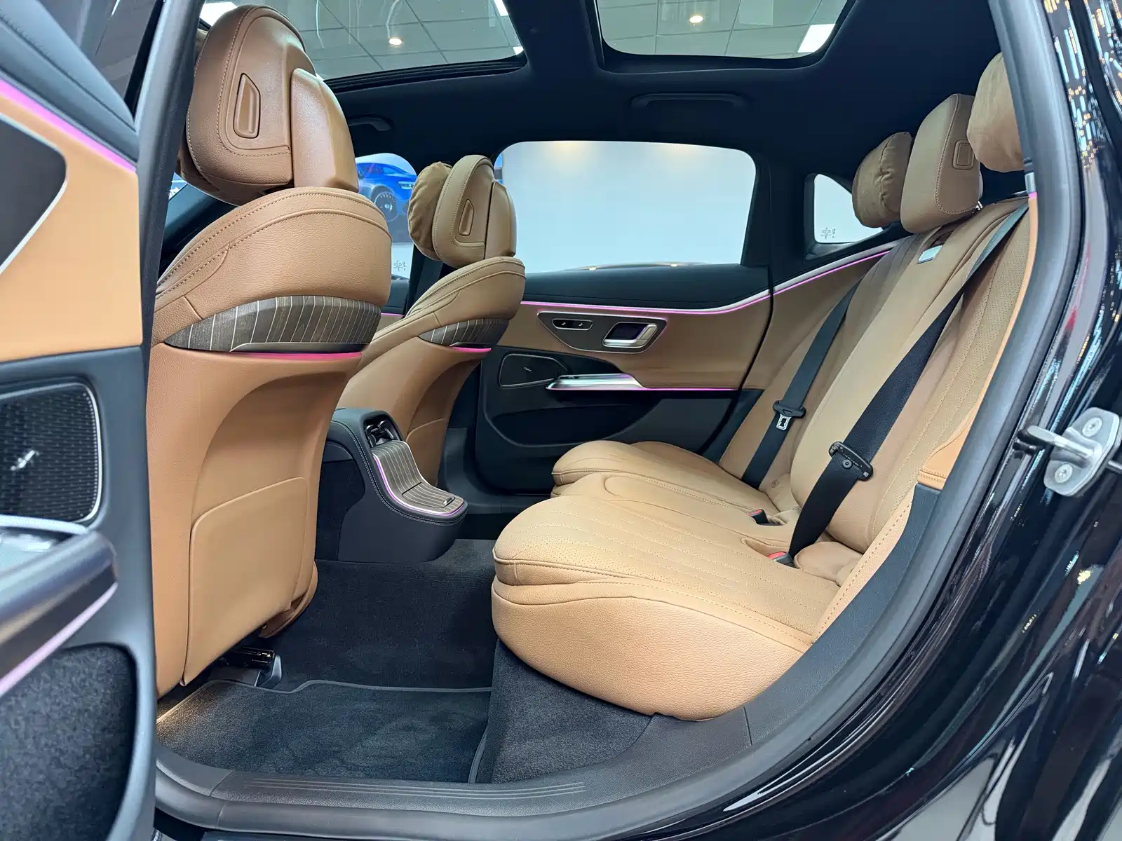 Фото 8 - Mercedes-Benz E-Class