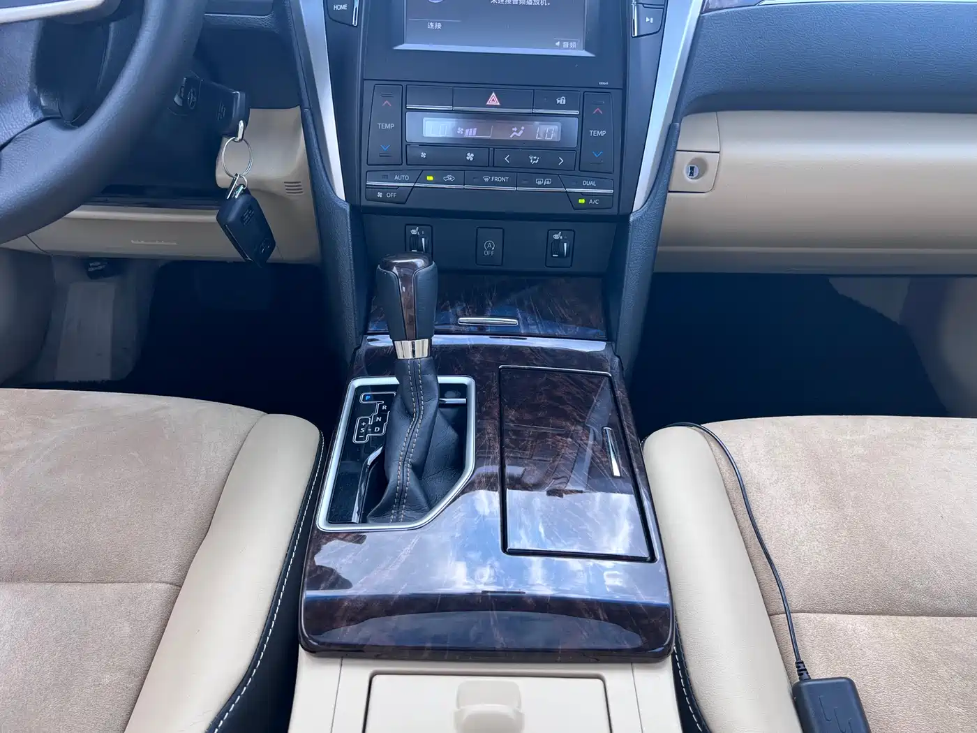 Toyota Camry 2016 2.0G 10th Anniversary Luxury Edition фото 17