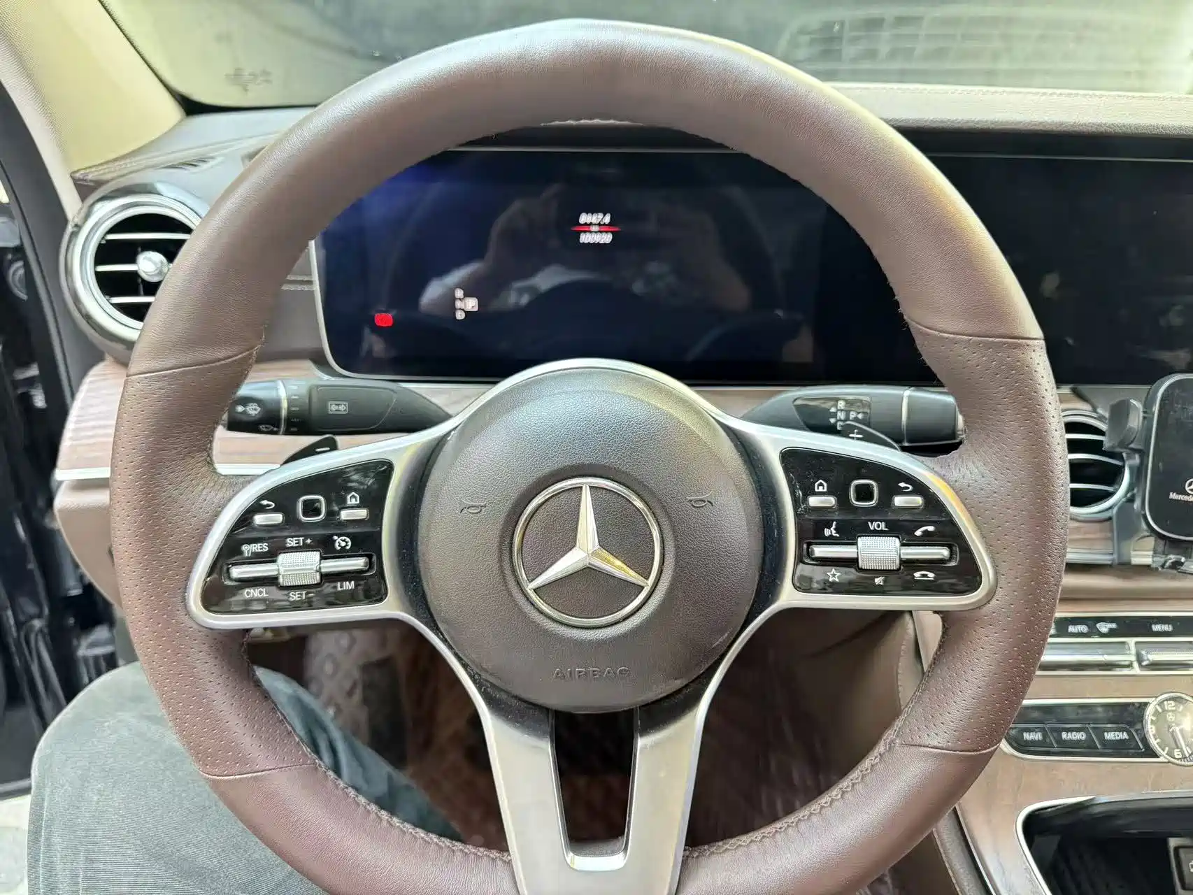 Фото 5 - Mercedes-Benz E-Class