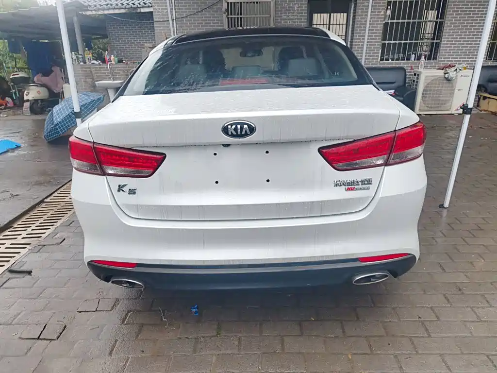 Kia Kia K5 2017 Model 2.0L Automatic 15th Anniversary Special Edition LUX 4