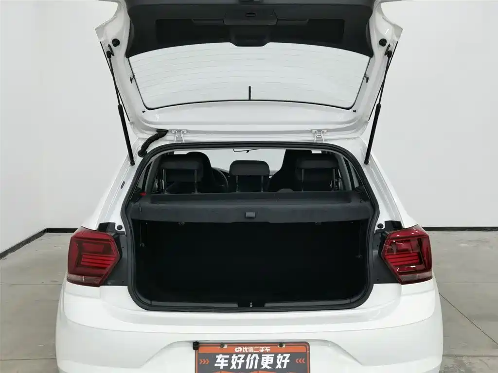 Volkswagen Polo 2019 Plus 1.5L Automatic Panorama Enjoyment Edition фото 16