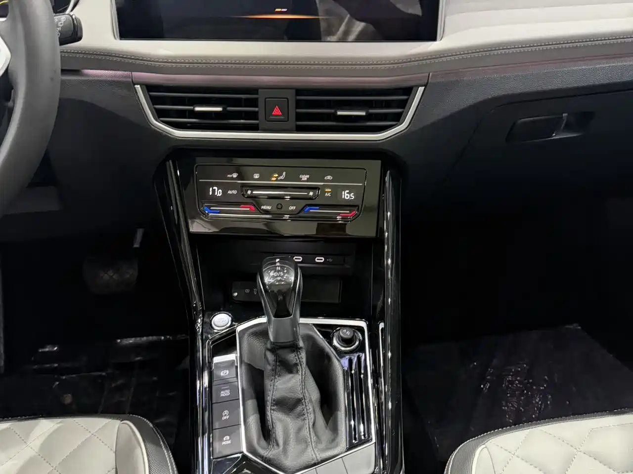 Volkswagen Tayron 2023 280TSI 2WD Luxury Plus Advanced Edition фото 13
