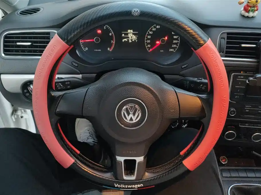 Volkswagen Sagitar 2014 1.6L Manual Comfort фото 15