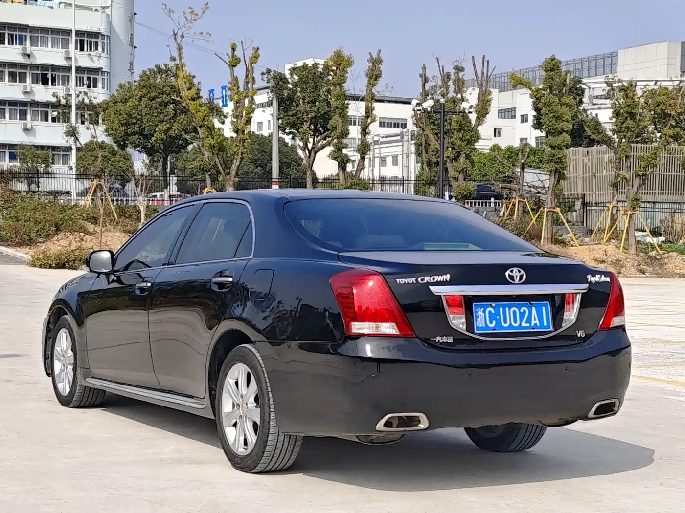 Toyota Crown 2010 3.0L Royal Saloon фото 3