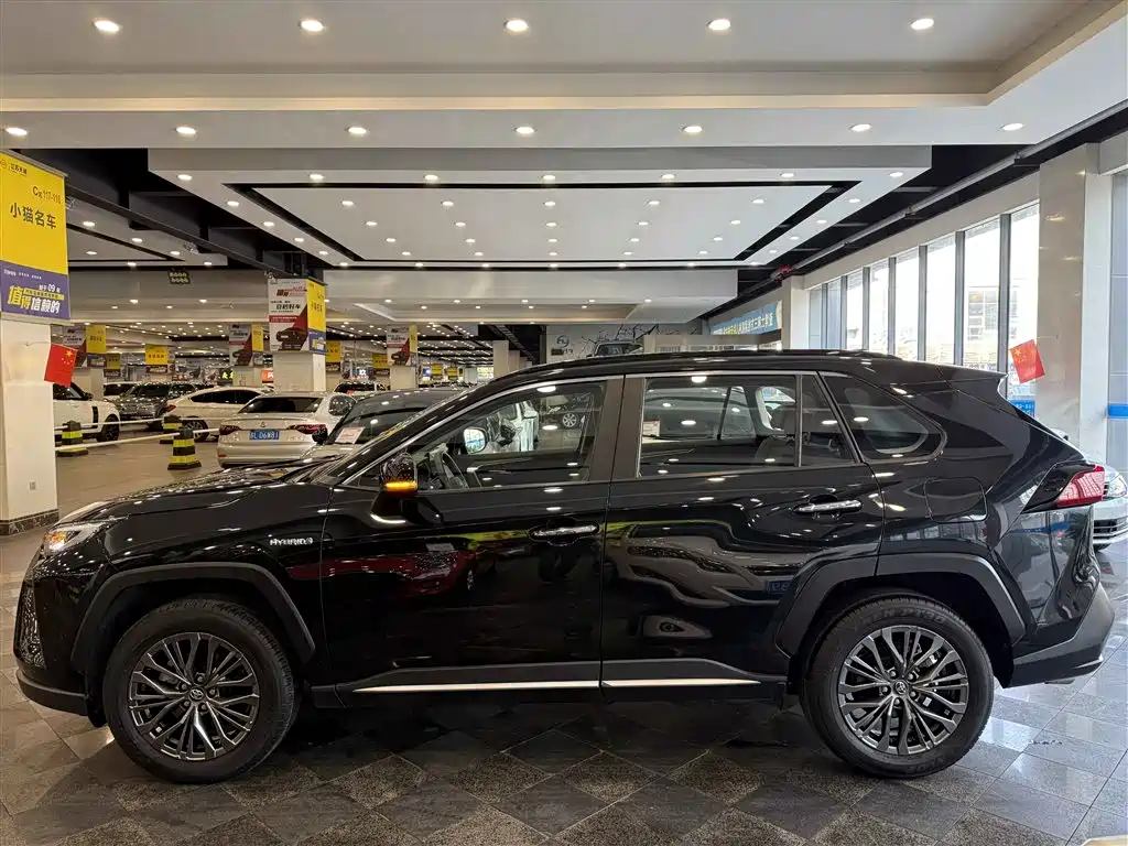 Toyota Wildlander 2023 Hybrid 2.5L E-CVT AWD Premium Edition фото 11