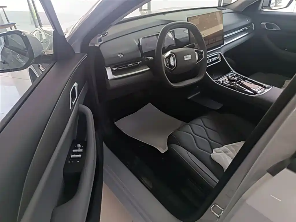 Geely Galaxy Galaxy A7 2025 EM-i 70km Voyage Edition фото 16