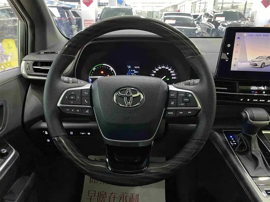 Toyota Sienna 2024 2.5L Hybrid 4WD Premium Edition фото 12