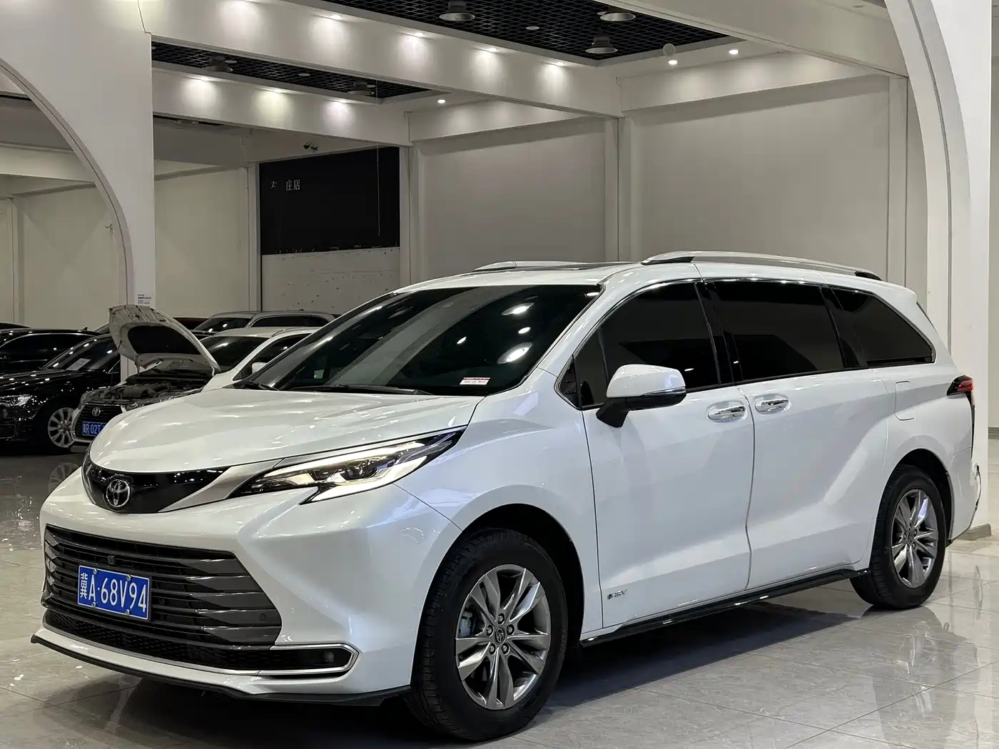 Toyota Sienna 2024 2.5L Hybrid 4WD Premium Edition