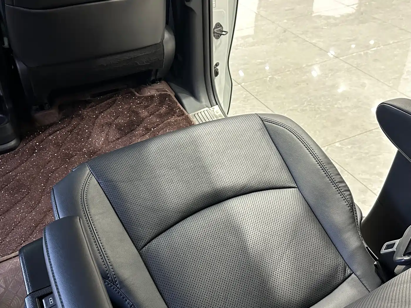 Toyota Sienna 2024 2.5L Hybrid 4WD Premium Edition фото 14