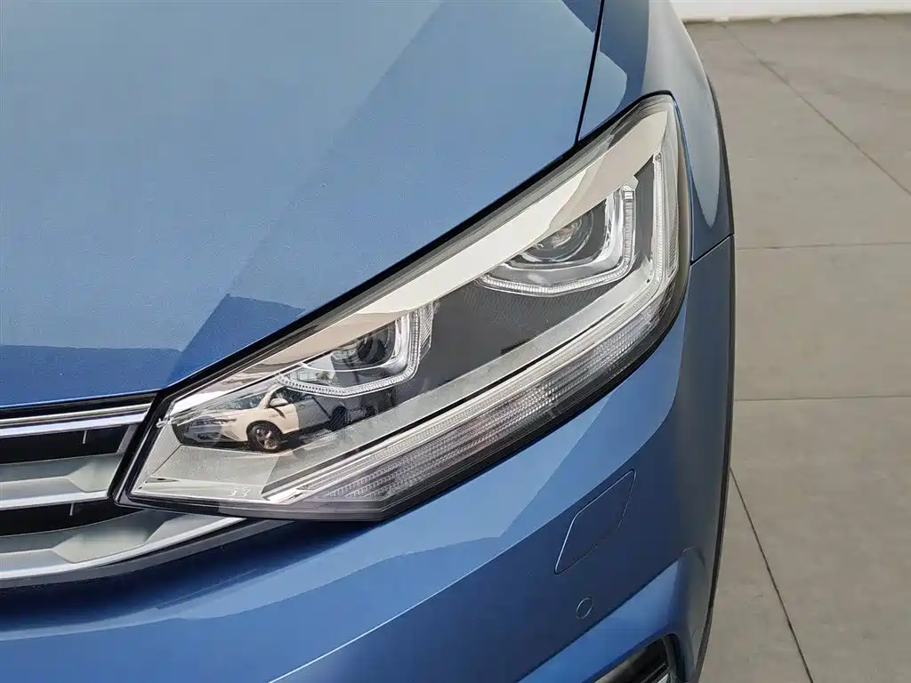 Volkswagen Touran 2018 Touran L 280TSI DSG Frontier Edition 7-Seater China V фото 7
