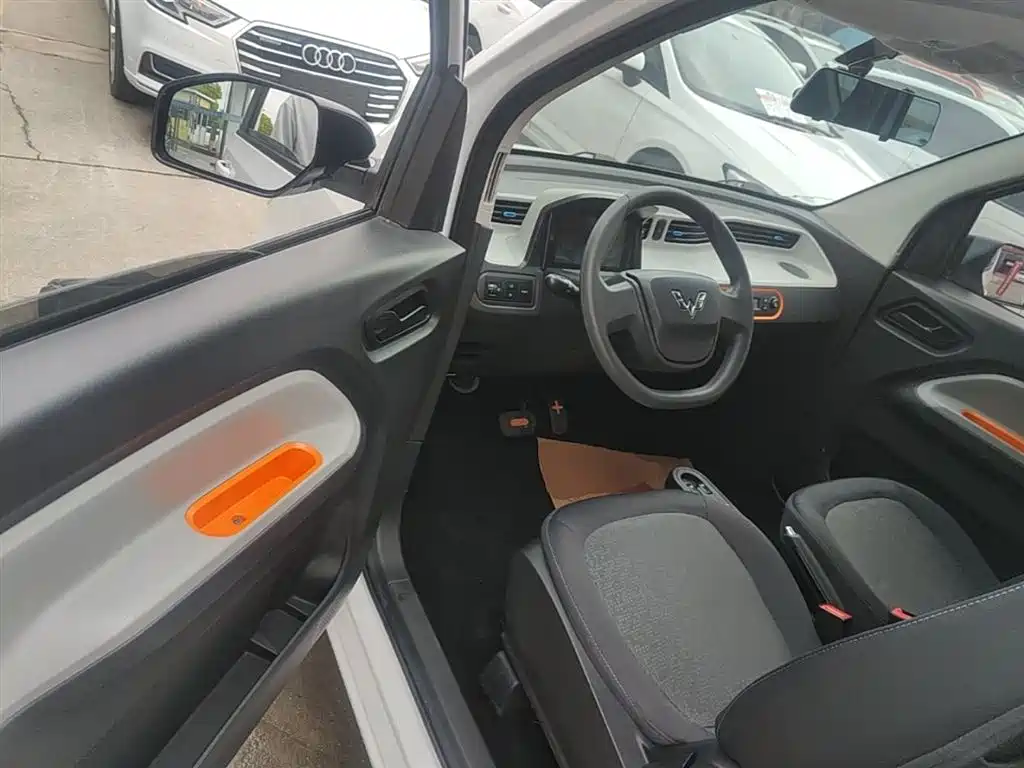 WULING AUTOMOBILE HONGGUANG MINIEV