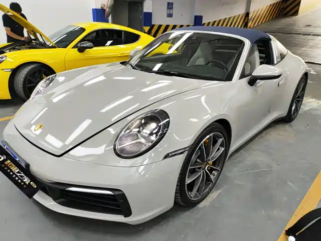 PORSCHE 911