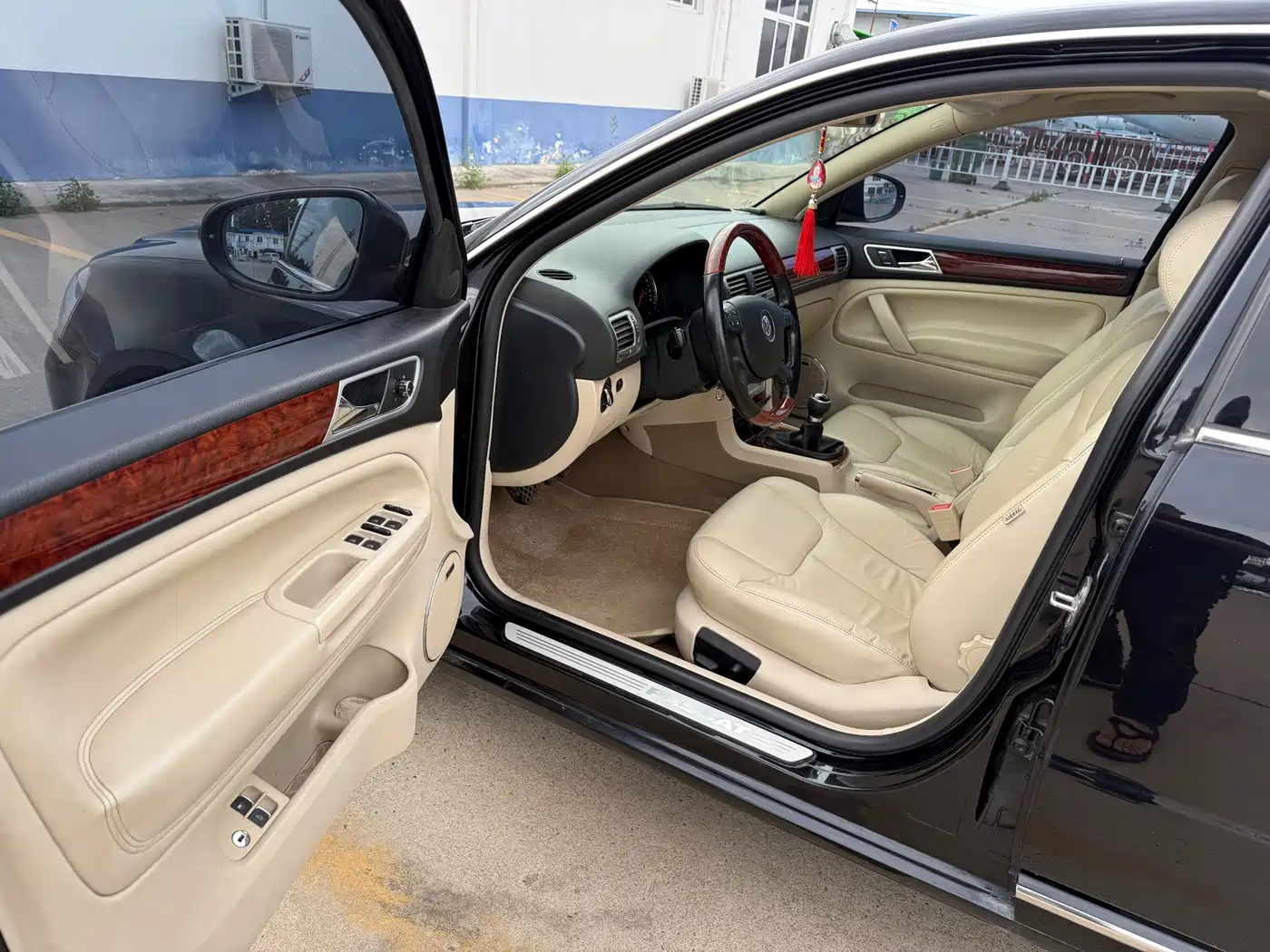 Volkswagen Passat Lingyu 2011 1.8T Manual Premium фото 4