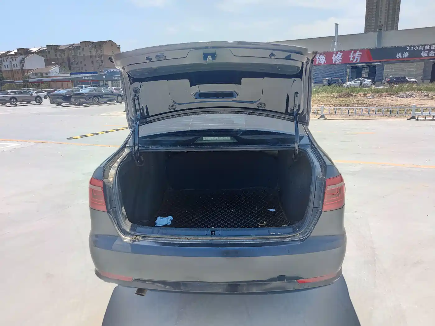 Volkswagen Lavida 2013 Facelift Classic 1.6L Manual Trend фото 12