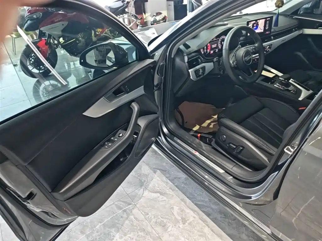 Audi A4L 2020 40 TFSI quattro Luxury Dynamic фото 16