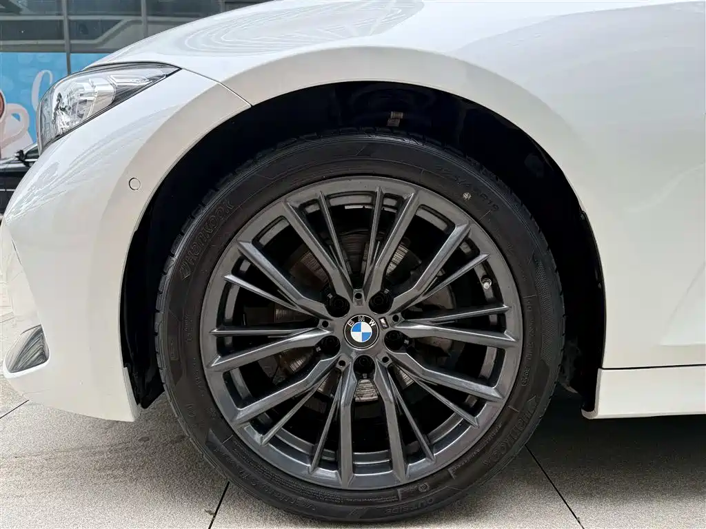 BMW 3 Series 2023 325Li M Sport Black Night Package фото 32