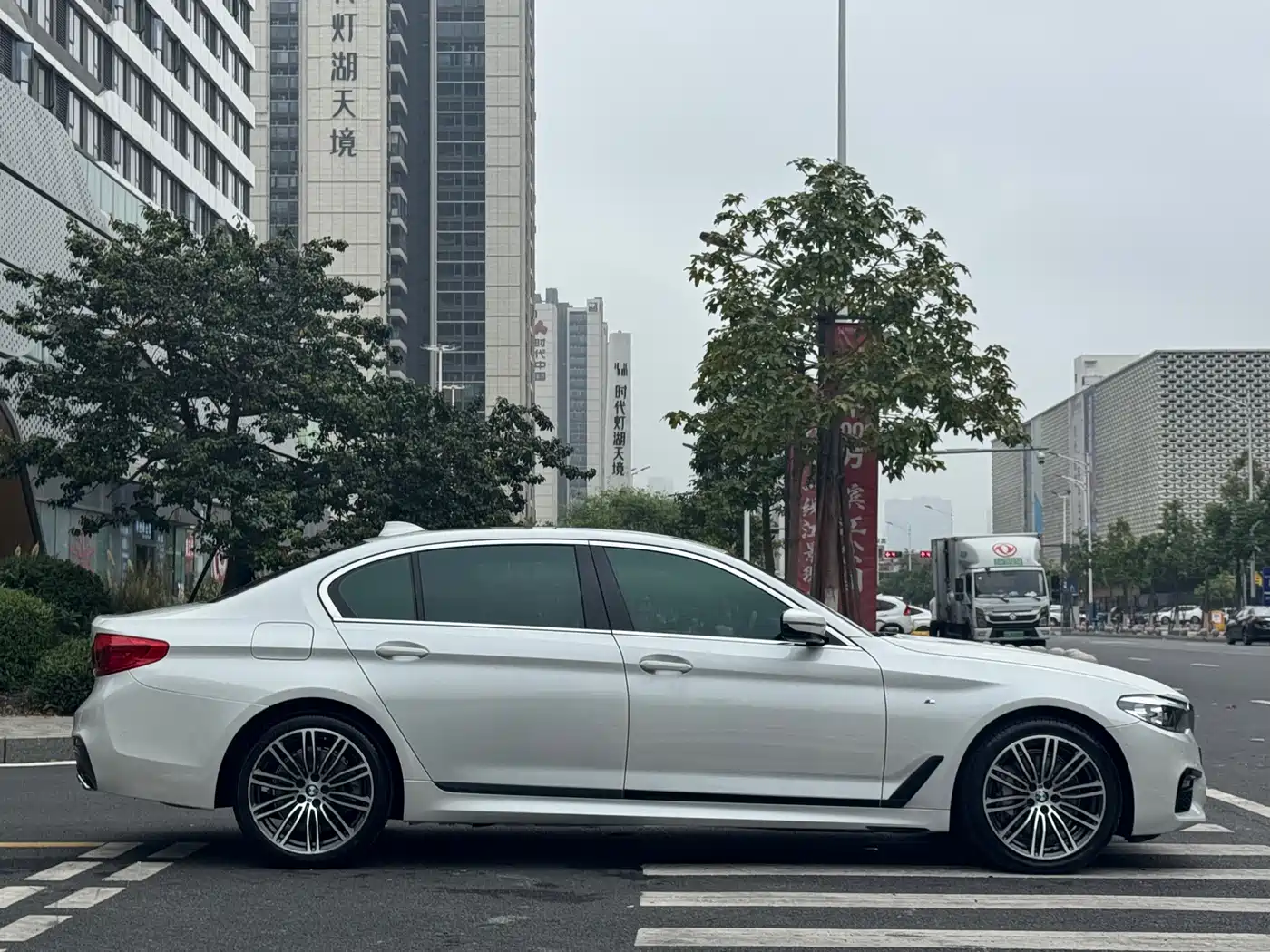 BMW 5 Series 2019 530Li Leading M Sport Package фото 4