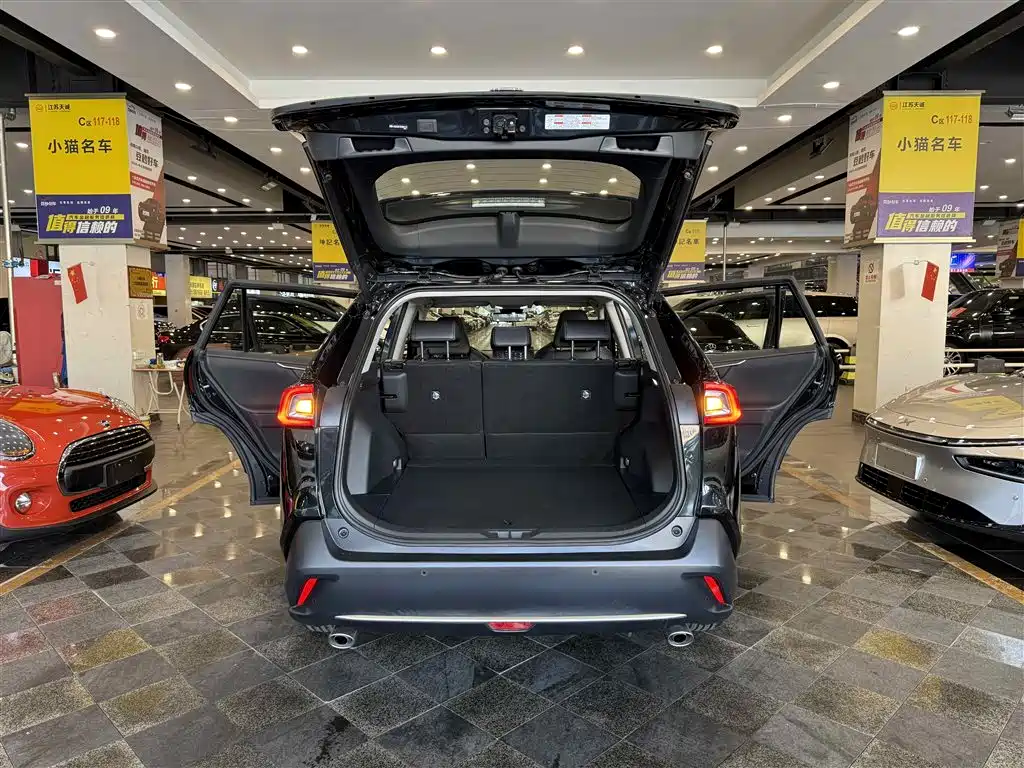 Toyota Wildlander 2023 Hybrid 2.5L E-CVT AWD Premium Edition фото 10