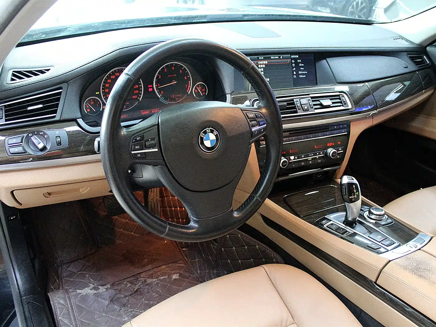 BMW 7 Series 2009 730Li Leading фото 5