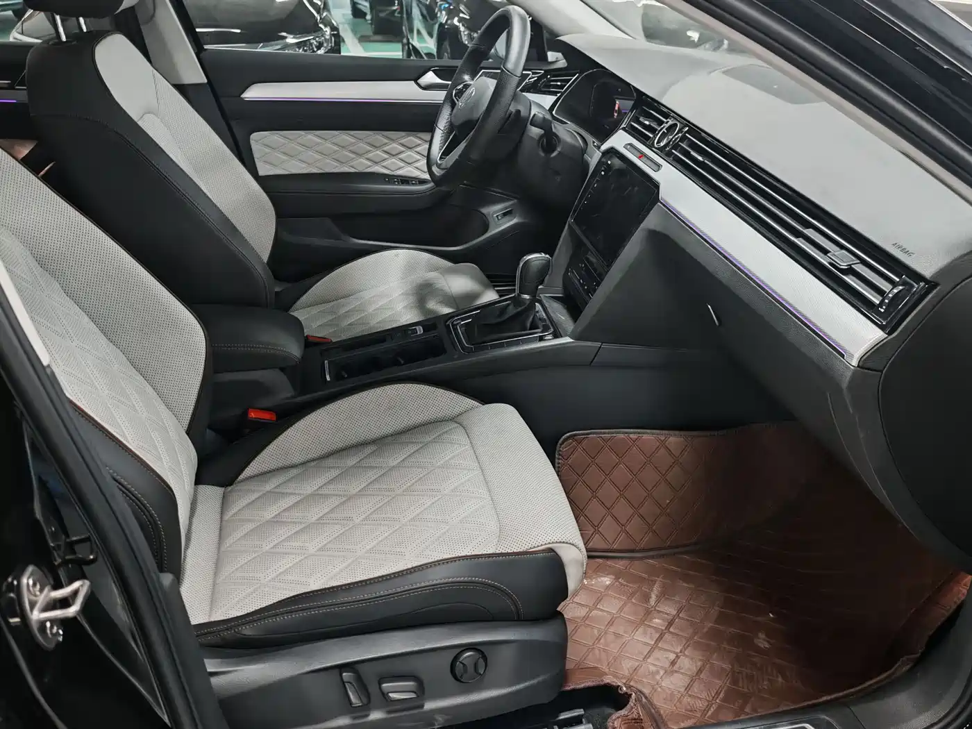 Volkswagen Magotan 2025 Popular Edition 330TSI DSG Luxury фото 14