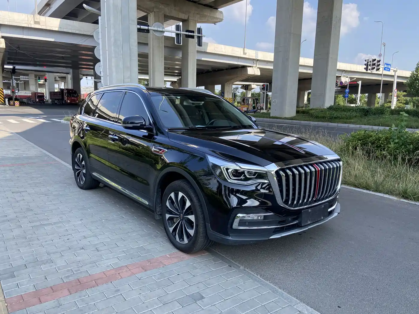 Photo 3 - Hongqi HS7