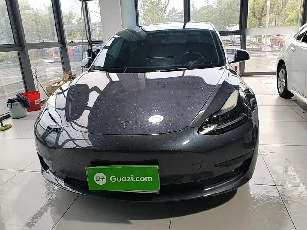 Фото 3 - Tesla Model 3