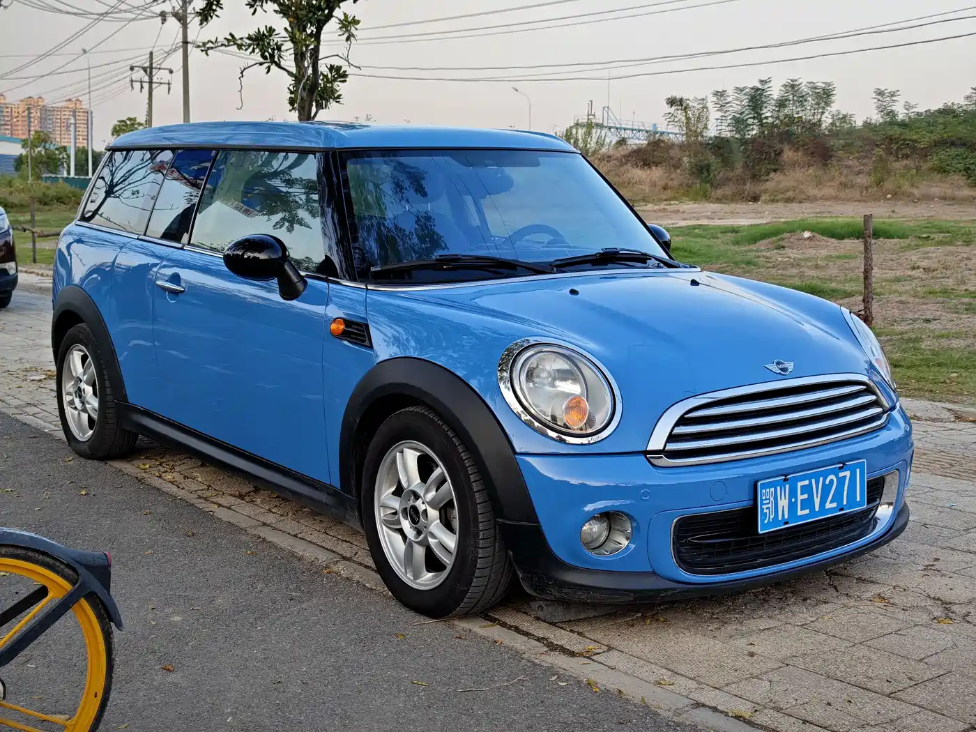 MINI CLUBMAN 2013 2011 1.6L ONE