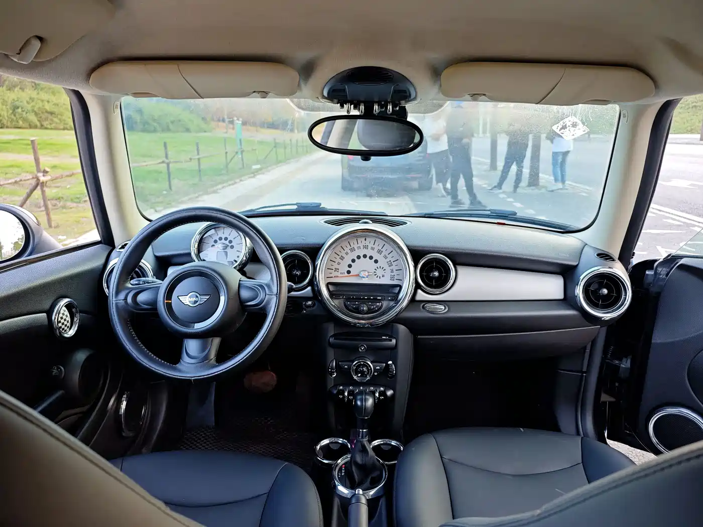 MINI CLUBMAN 2013 2011 1.6L ONE