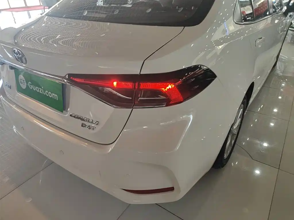 Toyota Corolla 2021 1.2T S-CVT Elite PLUS Edition фото 8